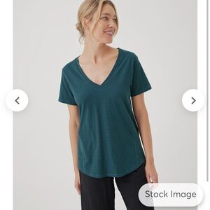 Women's Winter
Bloom Relaxed
Slub V-Neck Tee